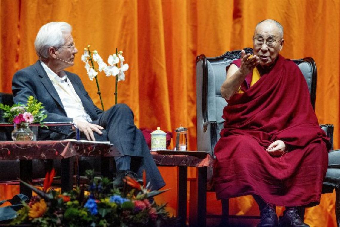 Richard Gere wordt opnieuw vader en krijgt de zegen van de Dalai Lama