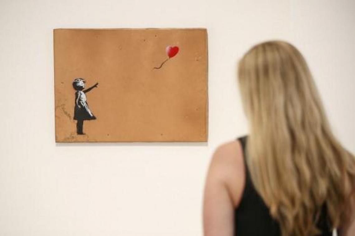 Banksy-kunstwerk vernietigt zichzelf tijdens veiling na bod van miljoen euro