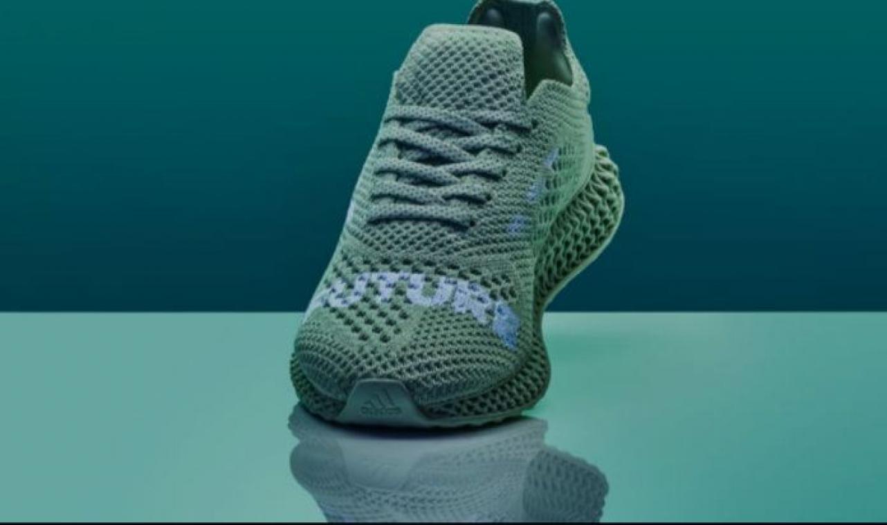 Nieuwe adidas-sneaker licht op bij UV-straling