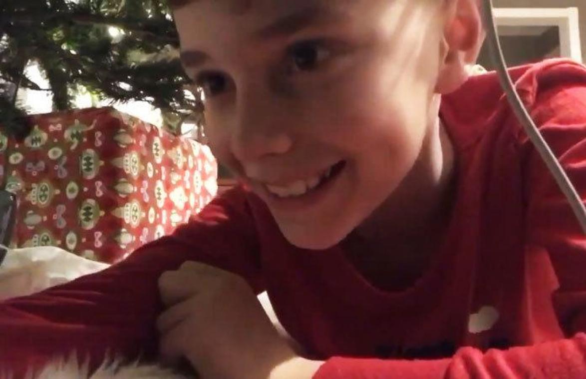 VIDEO. Jongetje plaatst verborgen camera om kerstman te betrappen. En dan gebeurt dit!