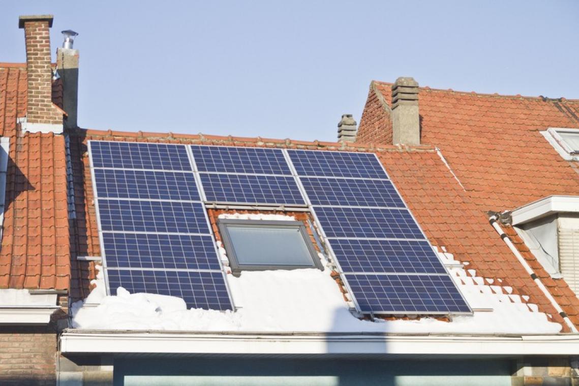 Groei zonnepanelen op woningen valt stil