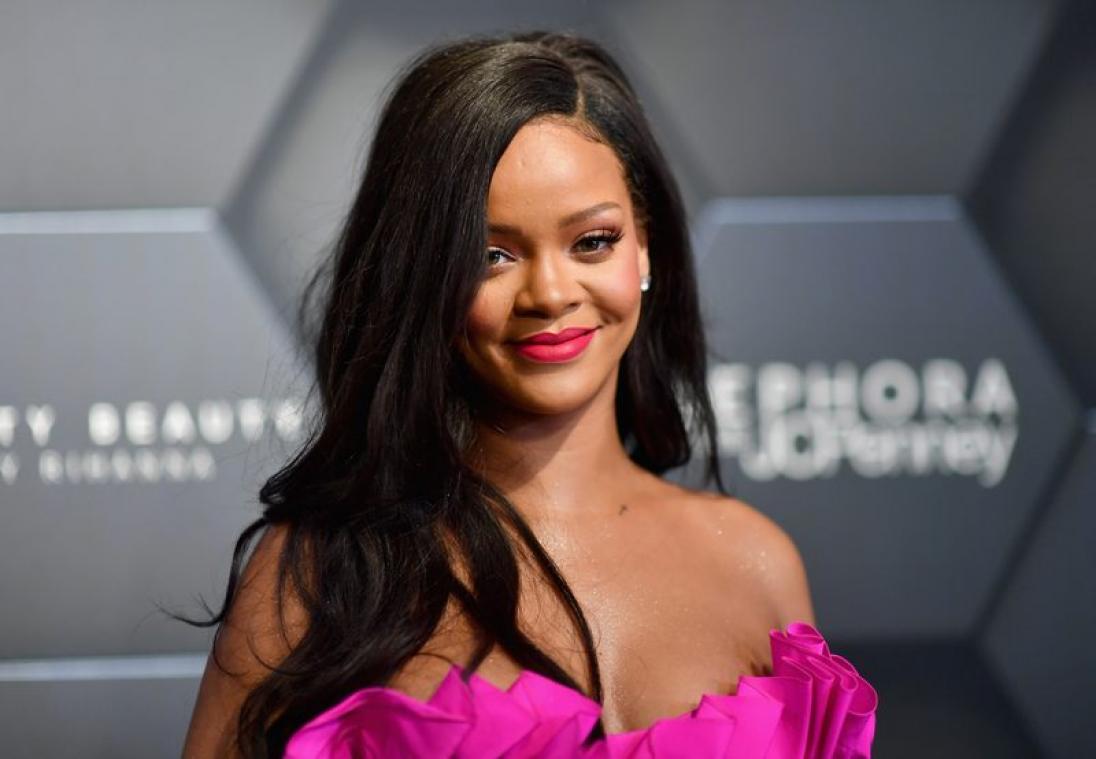 Rihanna sleept haar eigen vader voor het gerecht