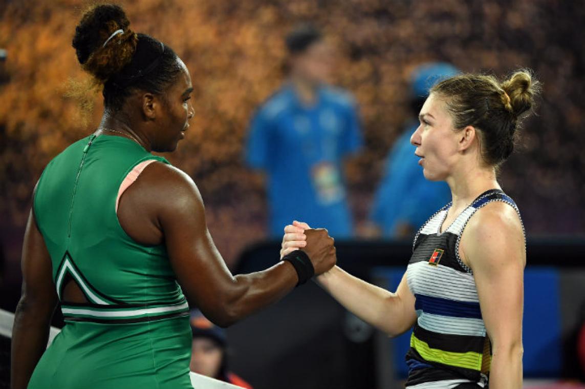 VIDEO. Serena Williams begaat hilarische blunder op Australian Open