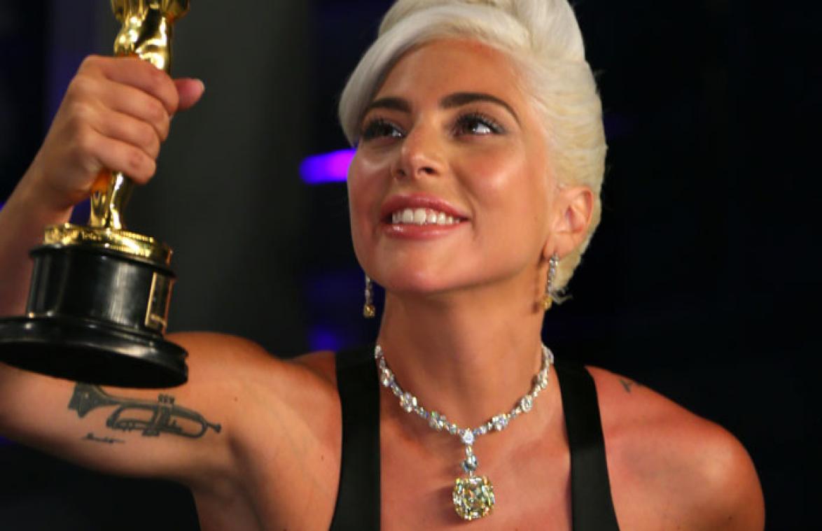Lady Gaga droeg historische ketting van miljoenen euro's tijdens Oscaruitreiking