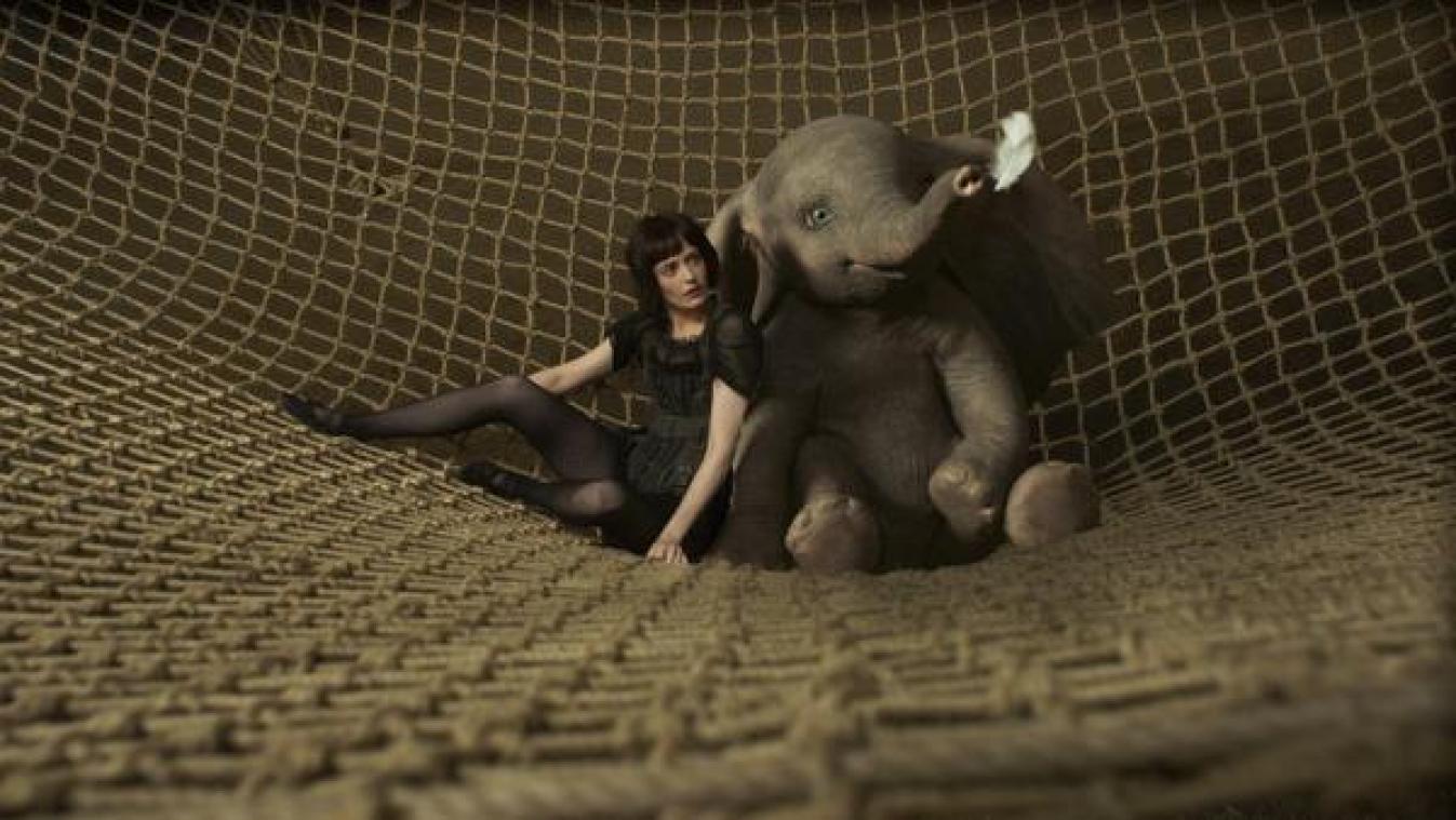MOVIES. Tim Burton leert 'Dumbo' vliegen: "Maar ik hou niet van het circus"