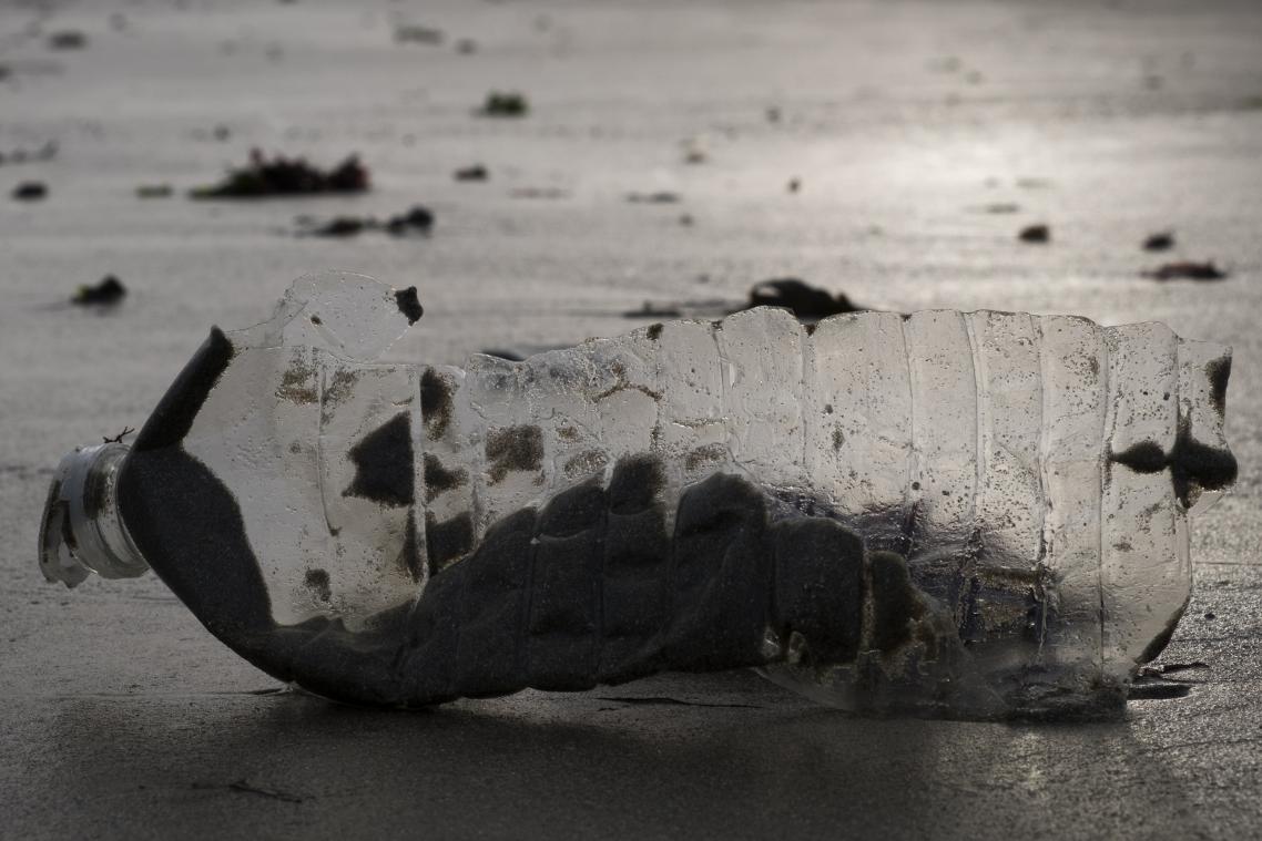 Egypte bant plastic rond de Rode Zee