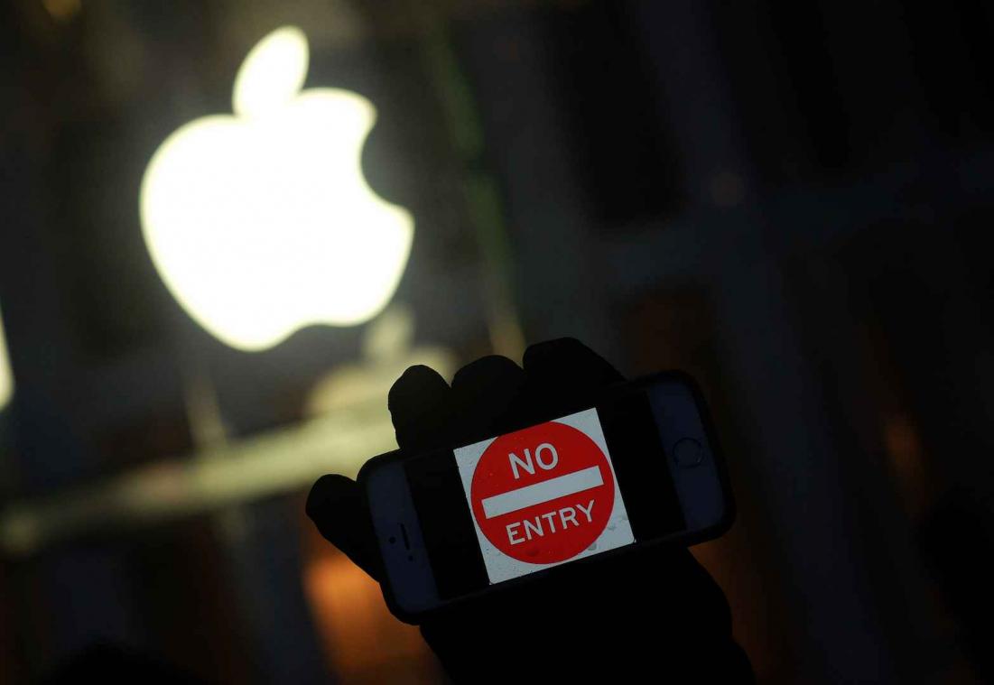 FBI kraakt iPhone laat rechtszaak tegen Apple vallen