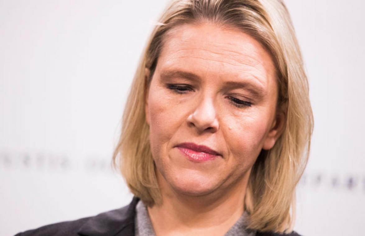 Nieuwe Noorse minister van Volksgezondheid rookt zelf: "Laat mensen roken en drinken"