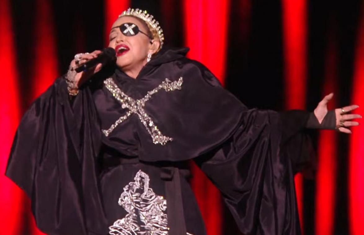 VIDEO. Madonna haalt valse noten uit optreden op Eurovisiesongfestival
