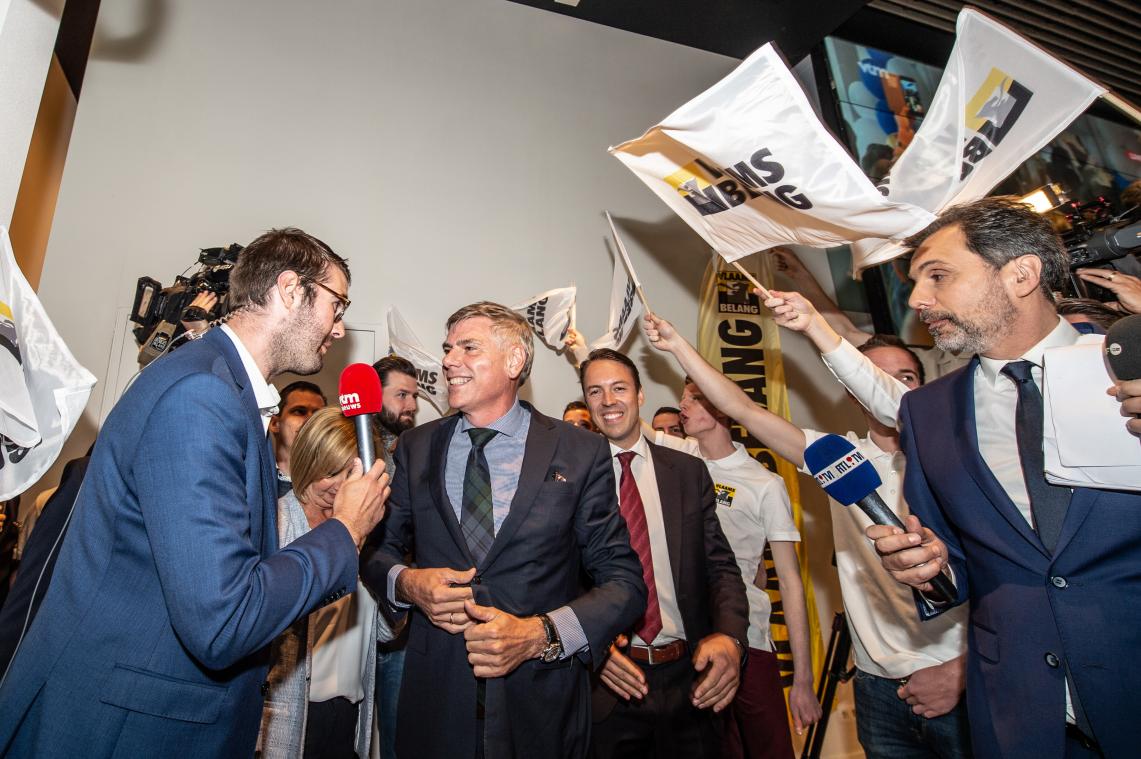 Vlaams Belang brengt traditioneel politiek centrum slag toe
