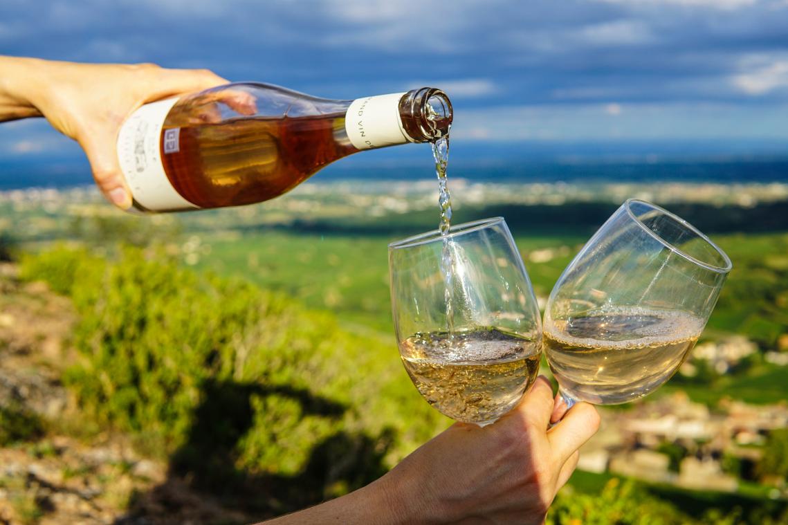 Drie manieren om je fles wijn vliegensvlug te koelen