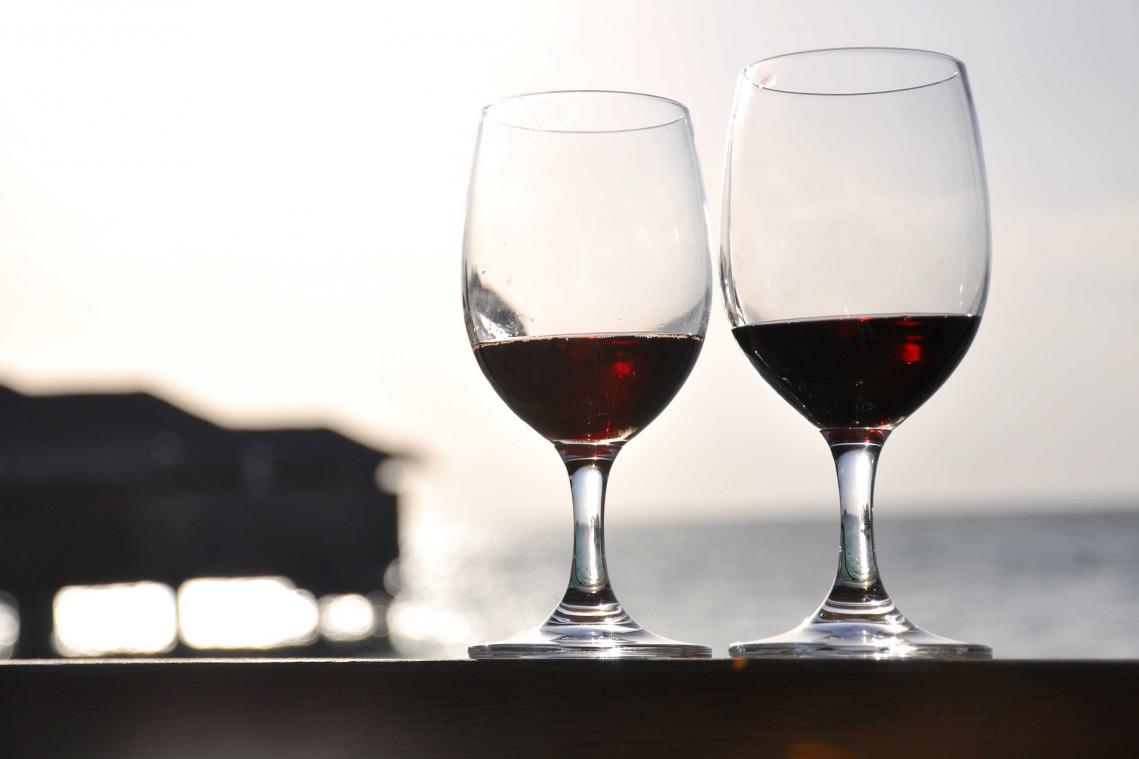 Drie glazen wijn maken je vrolijker