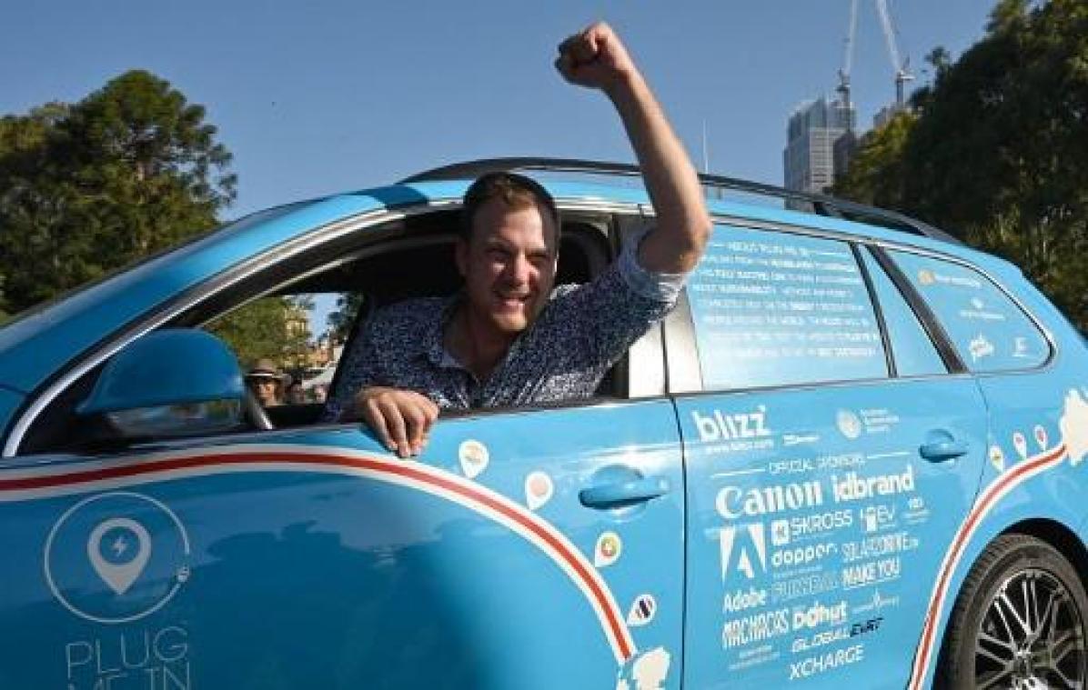 Nederlander rondt wereldreis met elektrische auto af in Nieuw-Zeeland