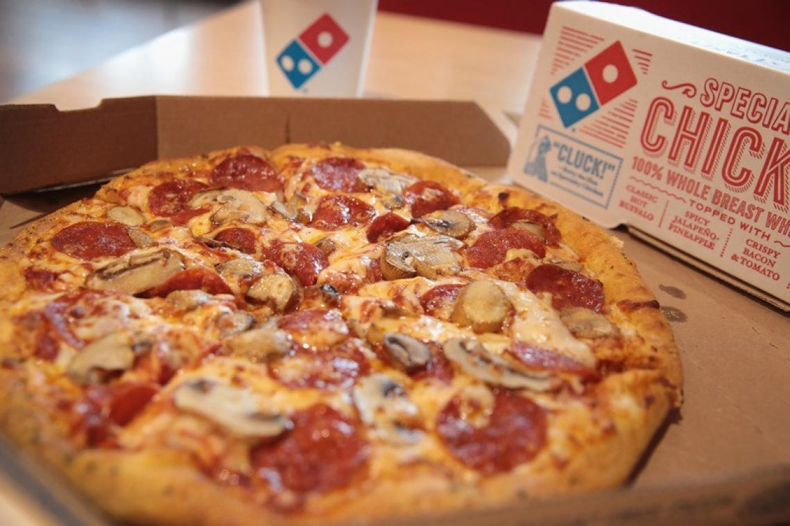 Domino's-medewerker maakt de perfecte pizza... in slechts 27 seconden