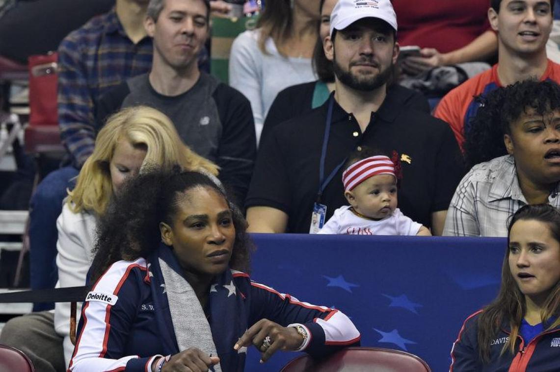 Serena Williams straalt op NYFW-catwalk met dochtertje