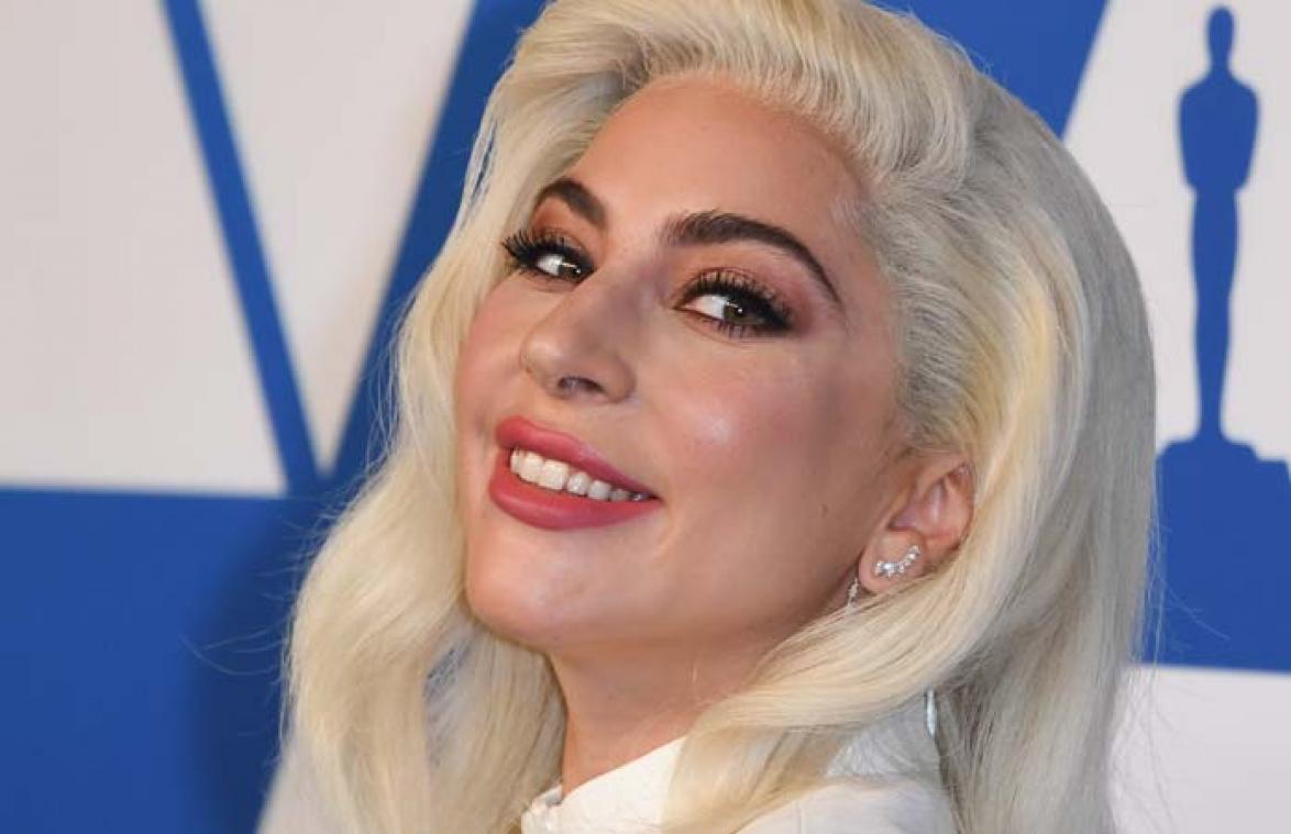 Lady Gaga verbijt de pijn met vreemde routine na haar shows