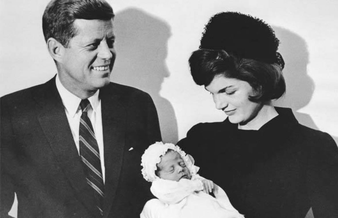 "John F. Kennedy zat bij zijn minnares toen zijn vrouw beviel"