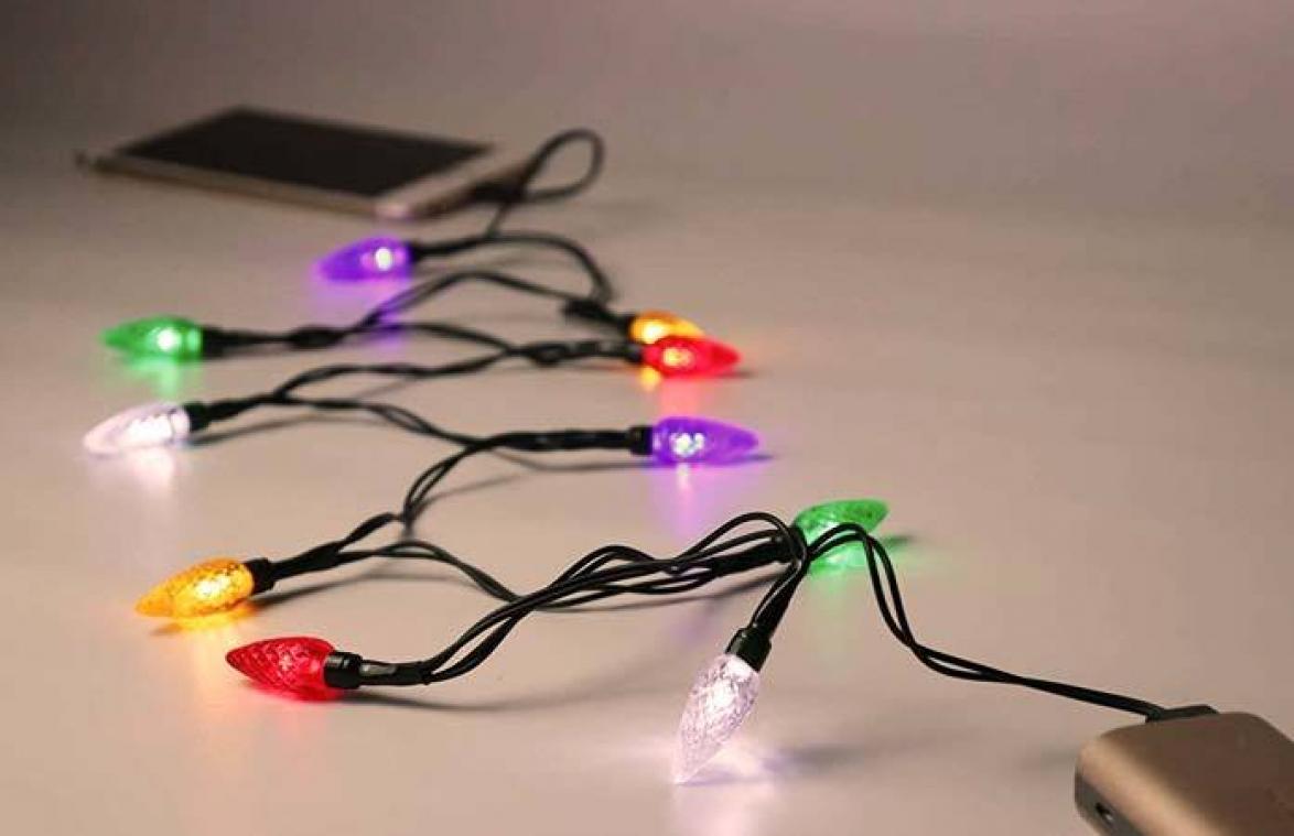 Voor de kerstliefhebbers: een oplader met kerstlichtjes voor je iPhone