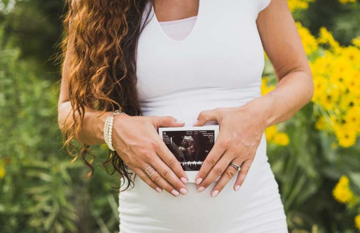 Zwangere vrouw ziet geest van overleden vader in echo van haar ongeboren kindje