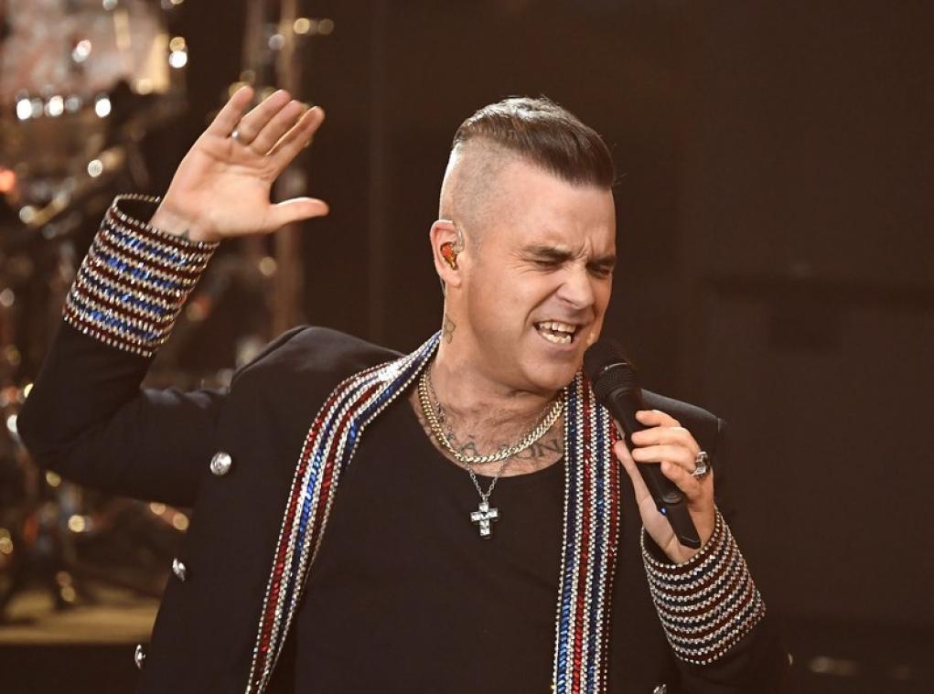 Robbie Williams evenaart Elvis met 13de nummer 1-album in de U.K.