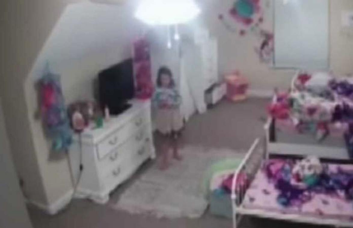 VIDEO. Viespeuk hackt camera in slaapkamer van meisje: "Ik ben je beste vriend"