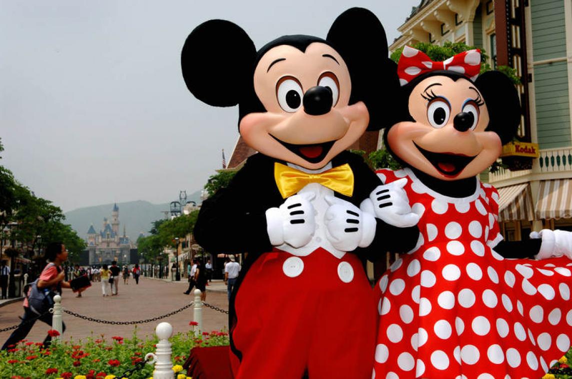 Mickey en Minnie Mouse klagen over handtastelijke toeristen in Disney World