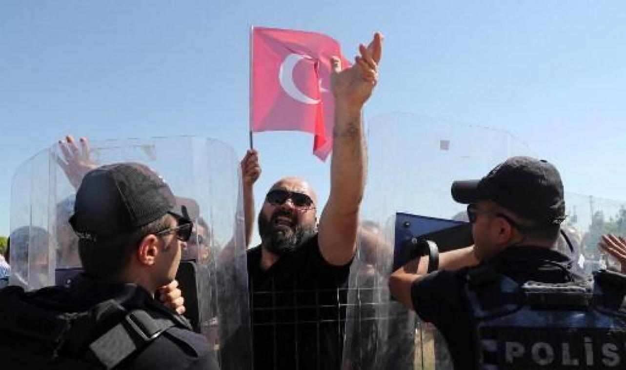 Turkije pakt honderd vermoedelijke IS-aanhangers op bij razzia's