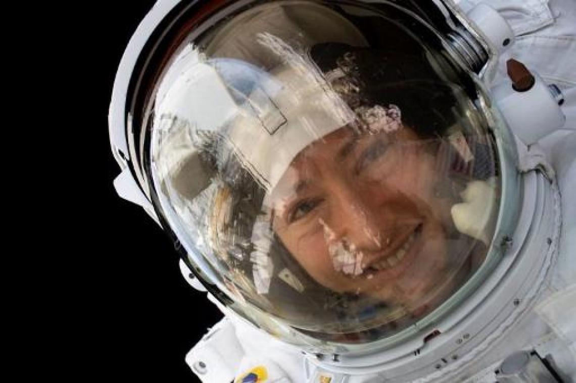 Langste ruimtereis van een vrouw is na bijna een jaar ten einde