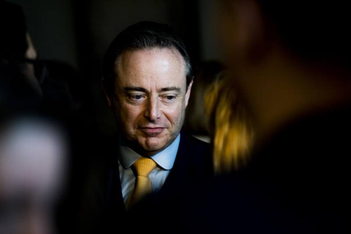 De Wever roept Vlaamse partijen op om "niet te plooien voor de PS"