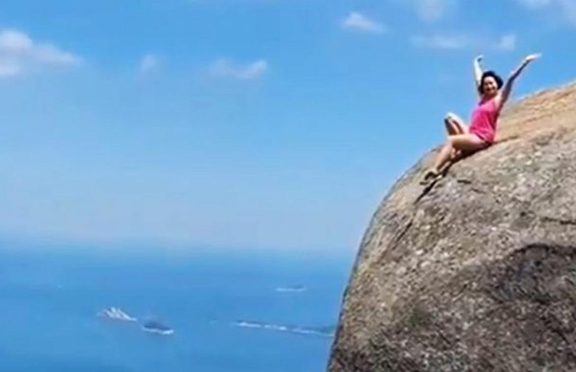 Toeriste riskeert haar leven voor Instagramfoto op berg