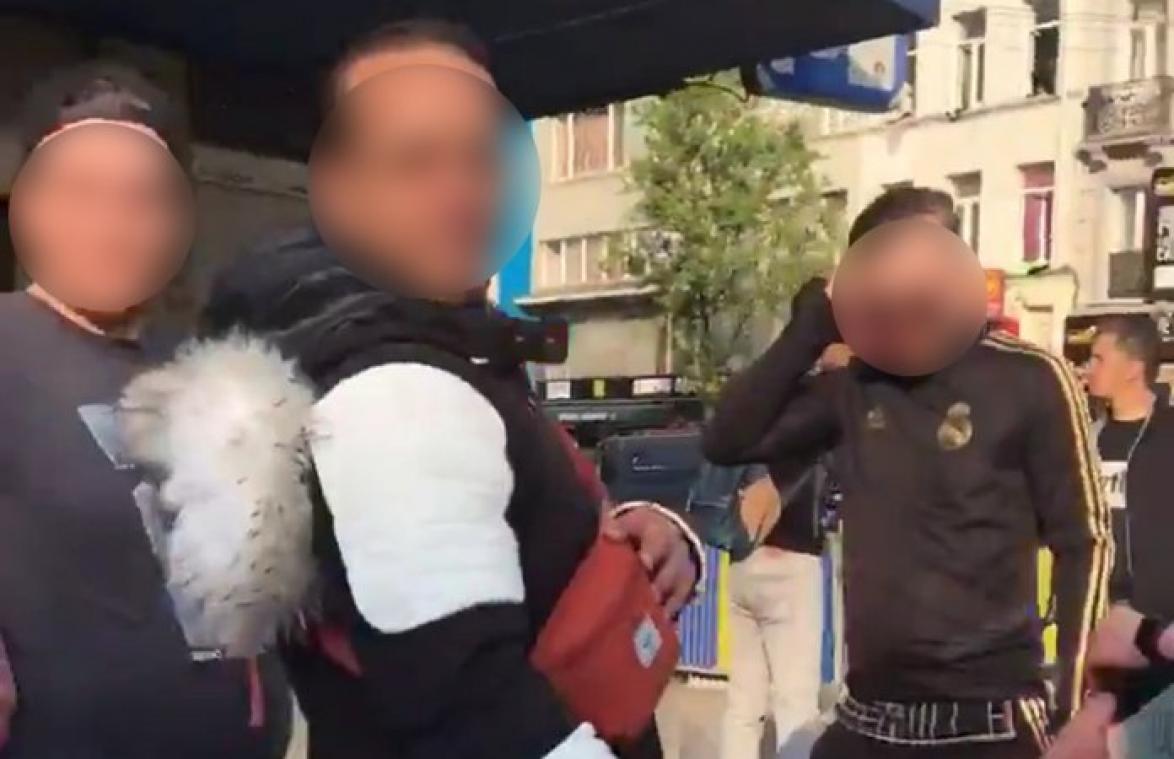 Studente deelt video waarin ze lastiggevallen wordt door mannen in Brussel: "Dagelijkse kost"