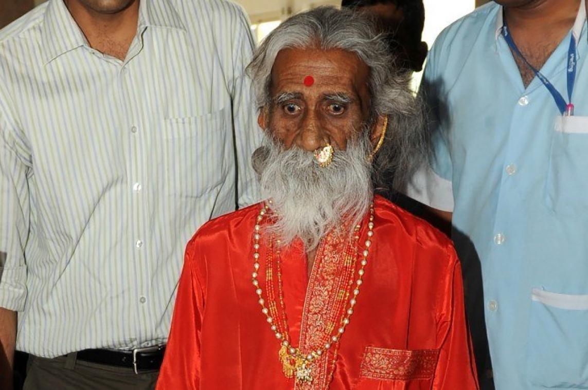 Indiase man die 80 jaar lang niet at of dronk, overleden