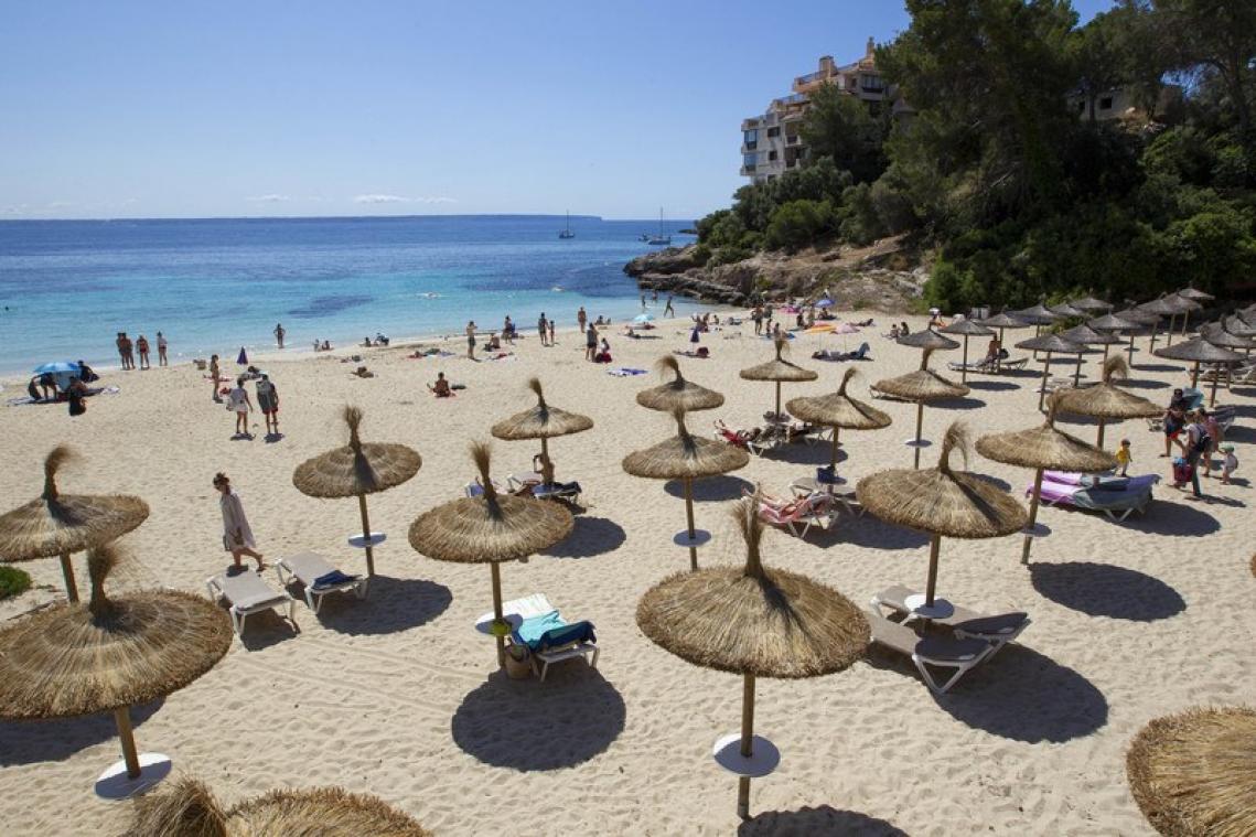 Ibiza en Mallorca verplichten mondmasker overal... behalve op het strand