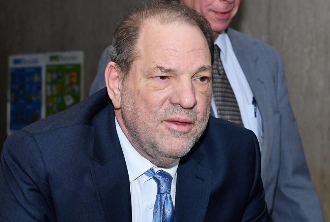 Restauranteigenaar verbrandt vaste tafel van Epstein en Weinstein