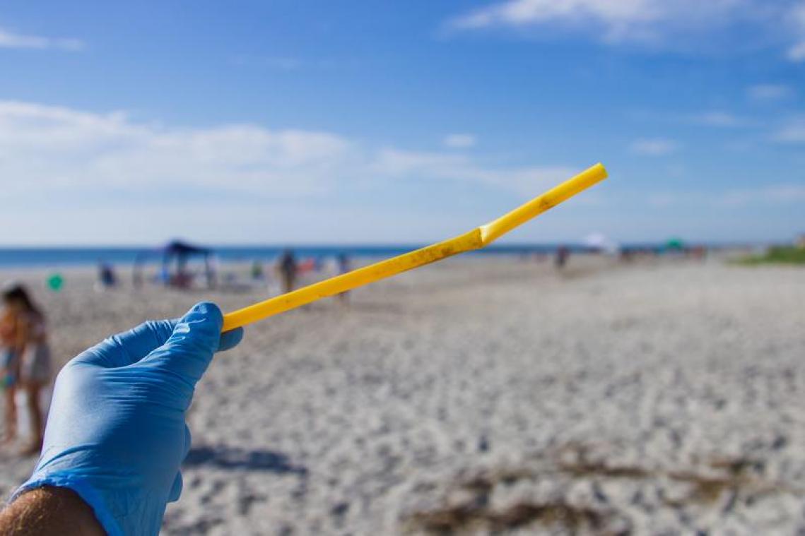 Beautymerk redt plastic uit oceaan voor verpakkingsflesjes