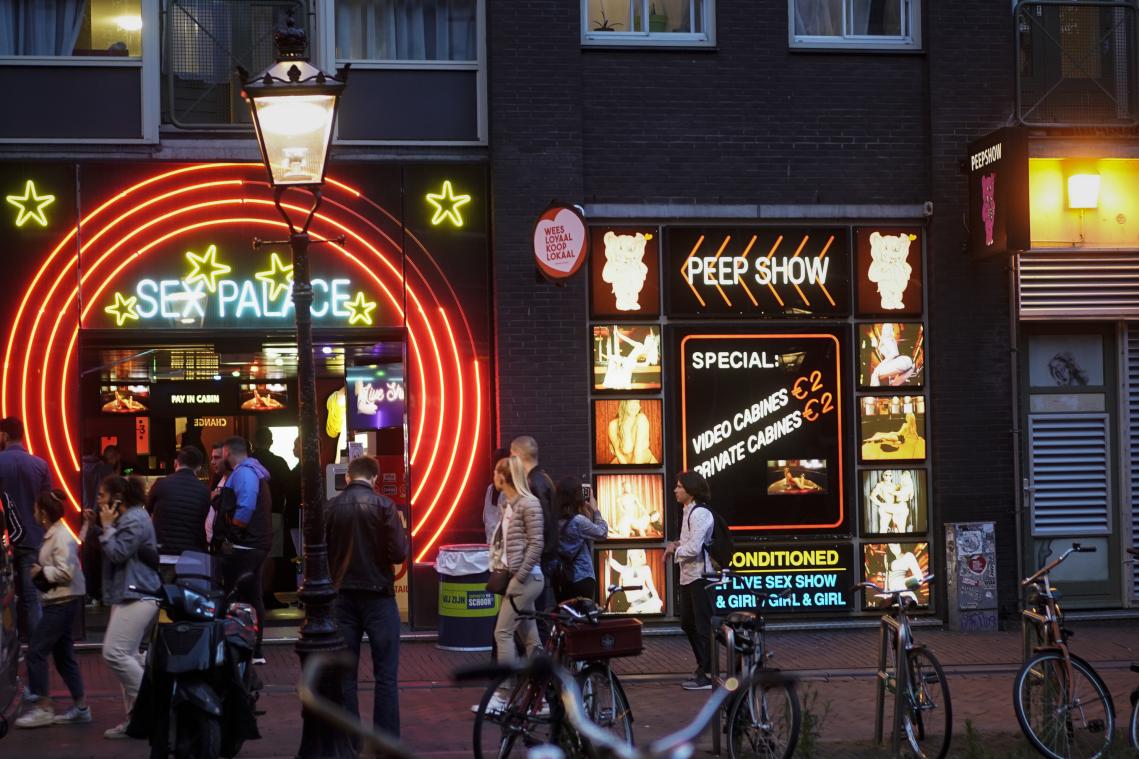 Corona-uitbraak in stripclub op Amsterdamse Wallen