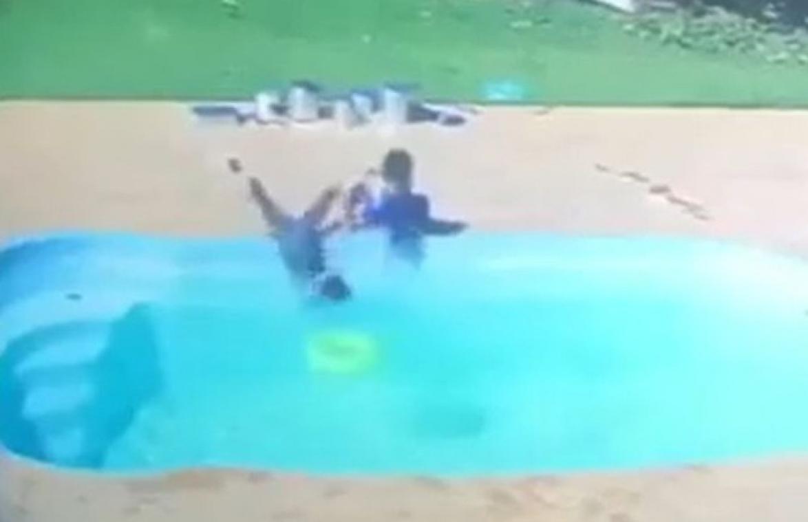NIPT! Peuter (3) redt vriendje van verdrinkingsdood in zwembad (video)