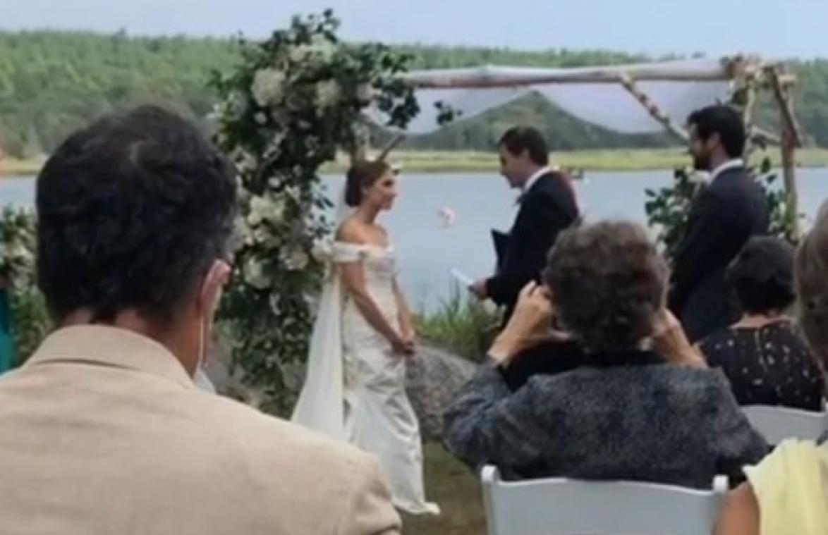 Bruidegom zegt tijdens huwelijk wat hij van 2020 vindt, en dan gebeurt DIT! (video)