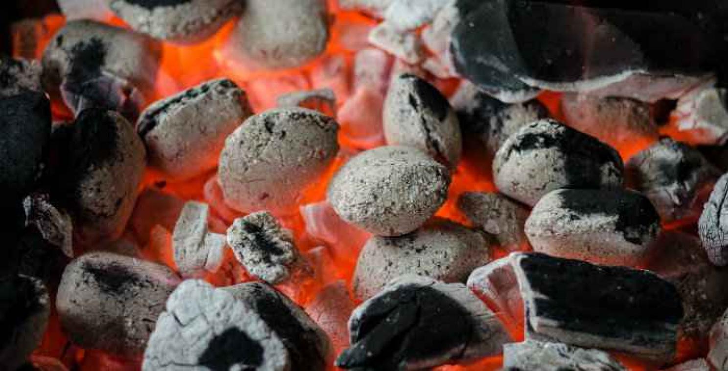 'Steak caveman style': nieuwste barbecuetrend veroorzaakt ophef