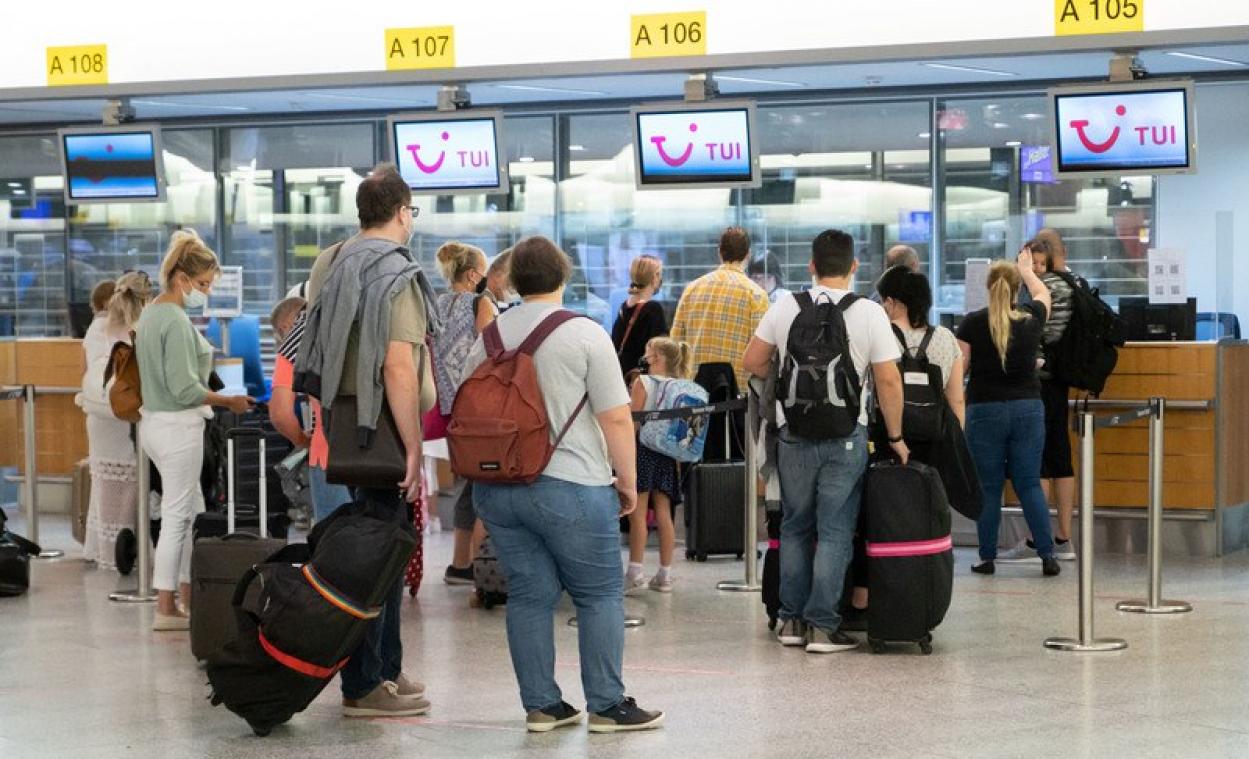 Op deze TUI-vlucht uit Griekenland ging bijna alles fout: 16 mensen besmet, bijna 200 passagiers in quarantaine