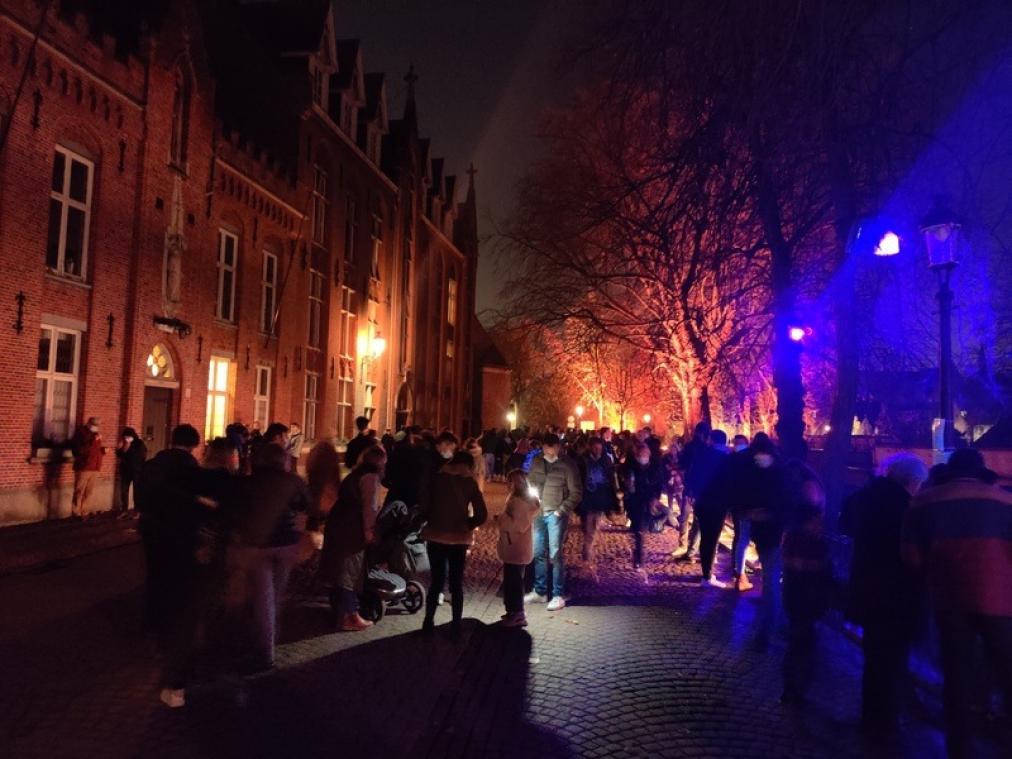 Te druk in Brussel en Brugge last lichtspektakel tijdelijk af: "Blijf weg"