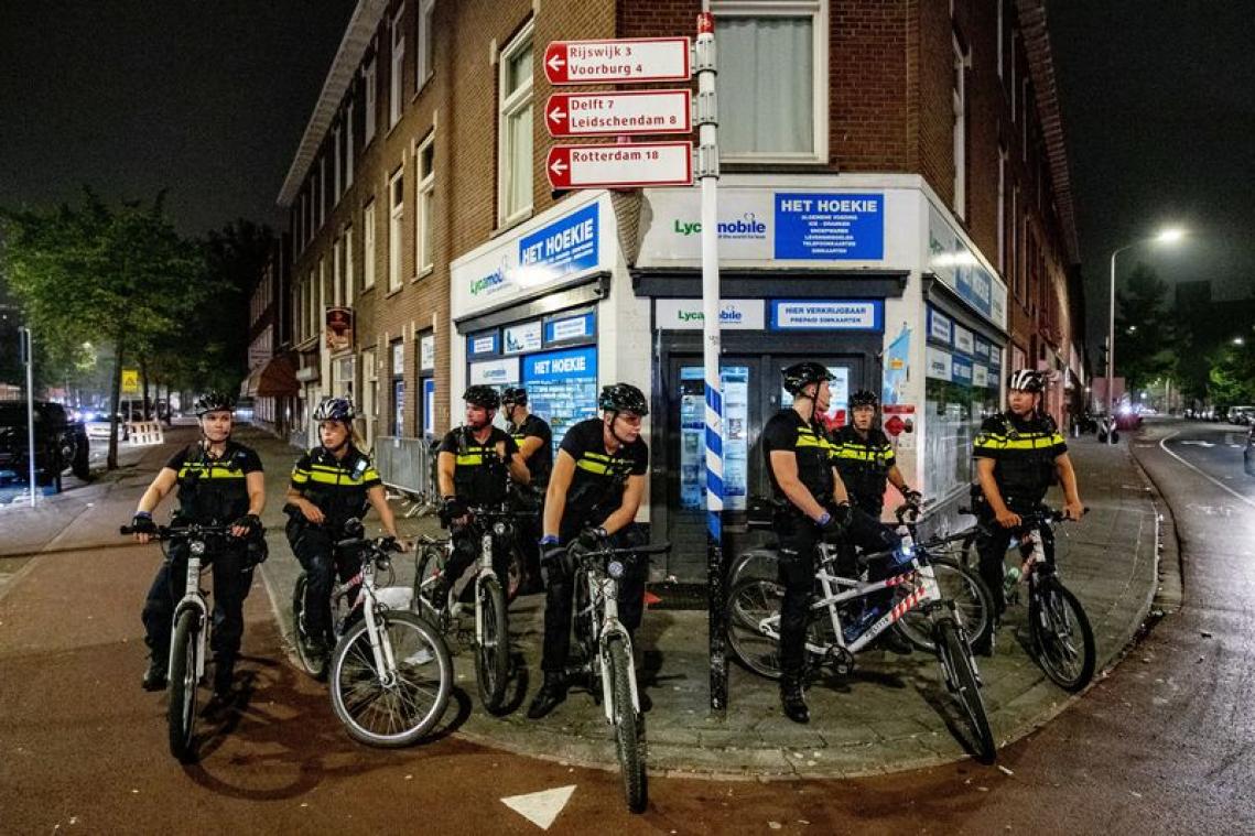 Nederlandse politie test blauwe zwaailichten voor agenten te fiets: "Is dit al een 1 april-grap?"