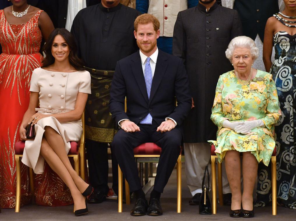 Britse Queen reageert voor het eerst op interview Harry en Meghan: "Bedroefd en bezorgd"