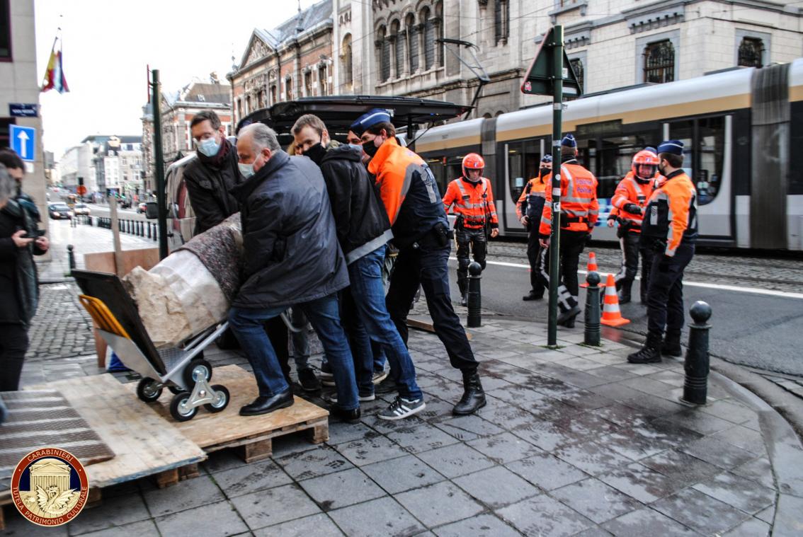 Italiaanse agenten vinden per toeval eeuwenoud gestolen beeld in Brusselse antiekwinkel