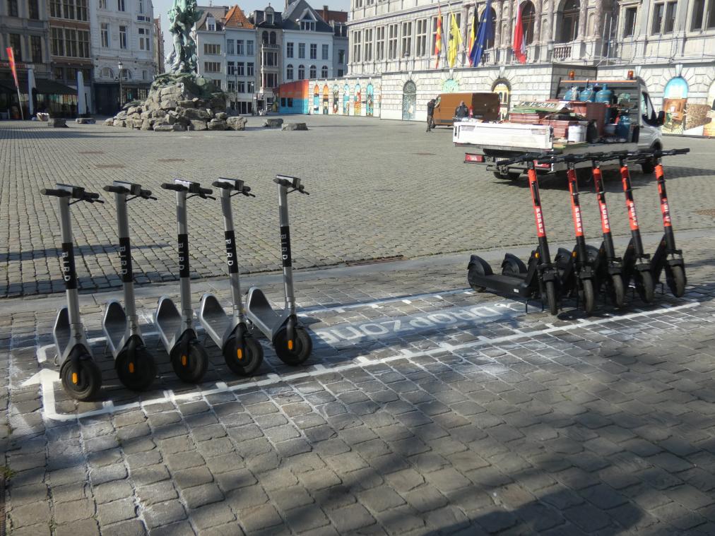 Antwerpen wil rondslingerende deelsteps in stad aanpakken met 'dropzones'