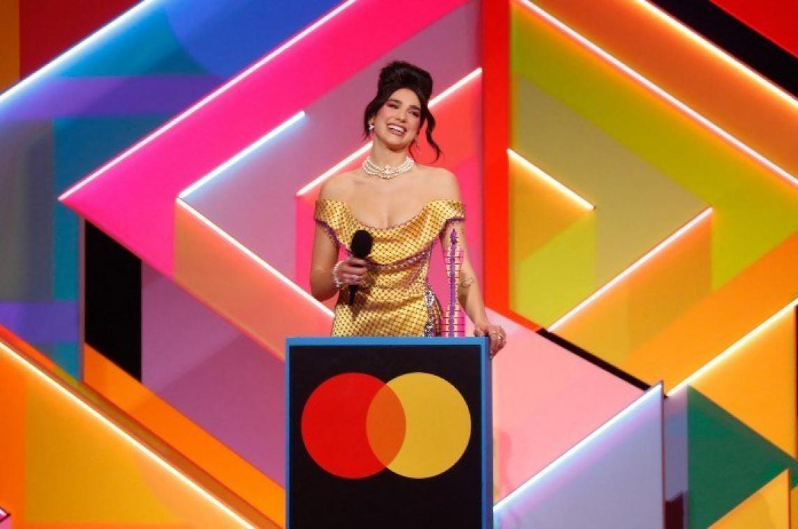 De opvallendste outfits op de rode loper bij de Brit Awards