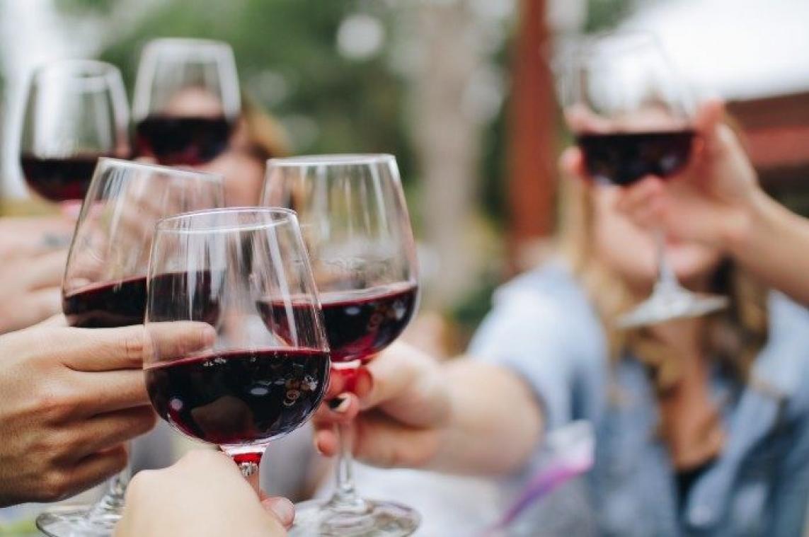 Deze winkelketen zoekt mensen die gratis wijn willen proeven