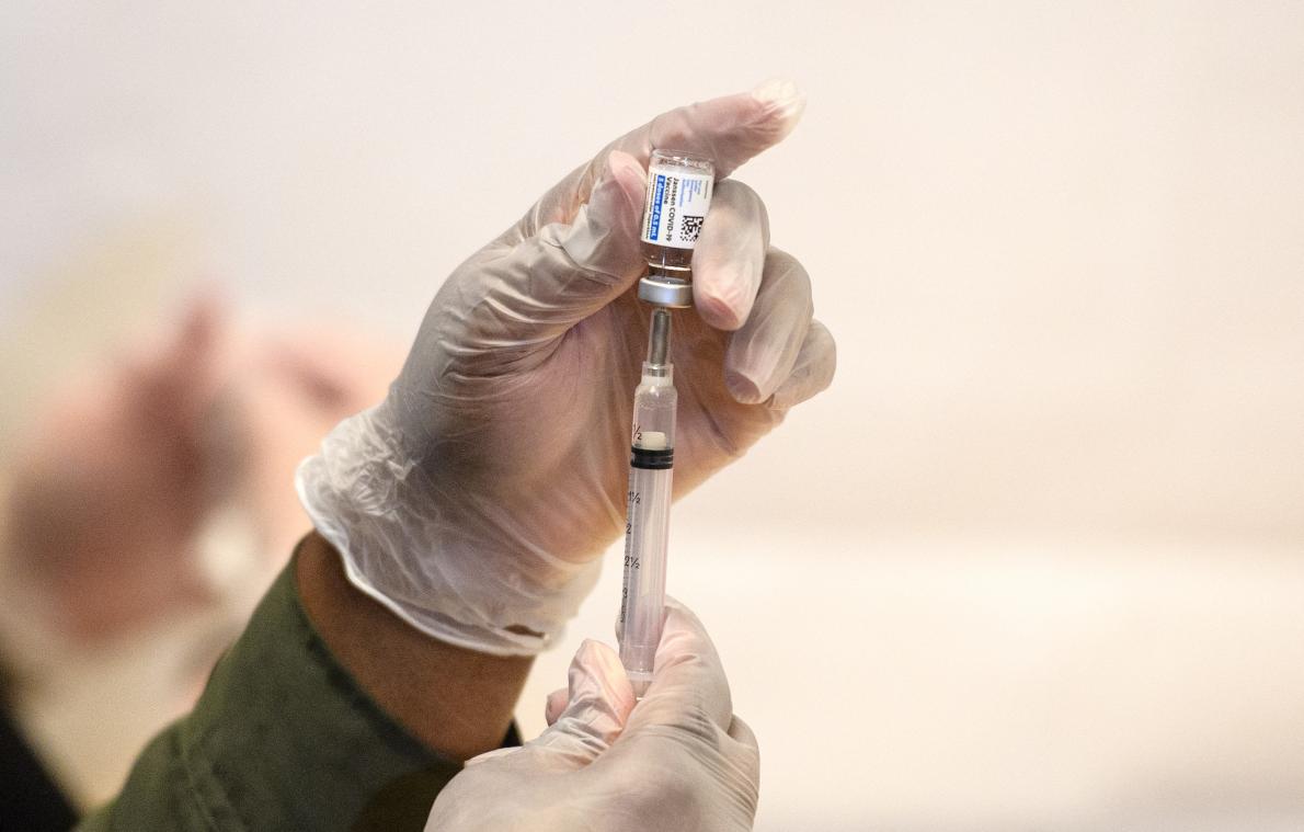 Minister Beke pleit voor vaccinatie 16- en 17-jarigen tegen 11 juli