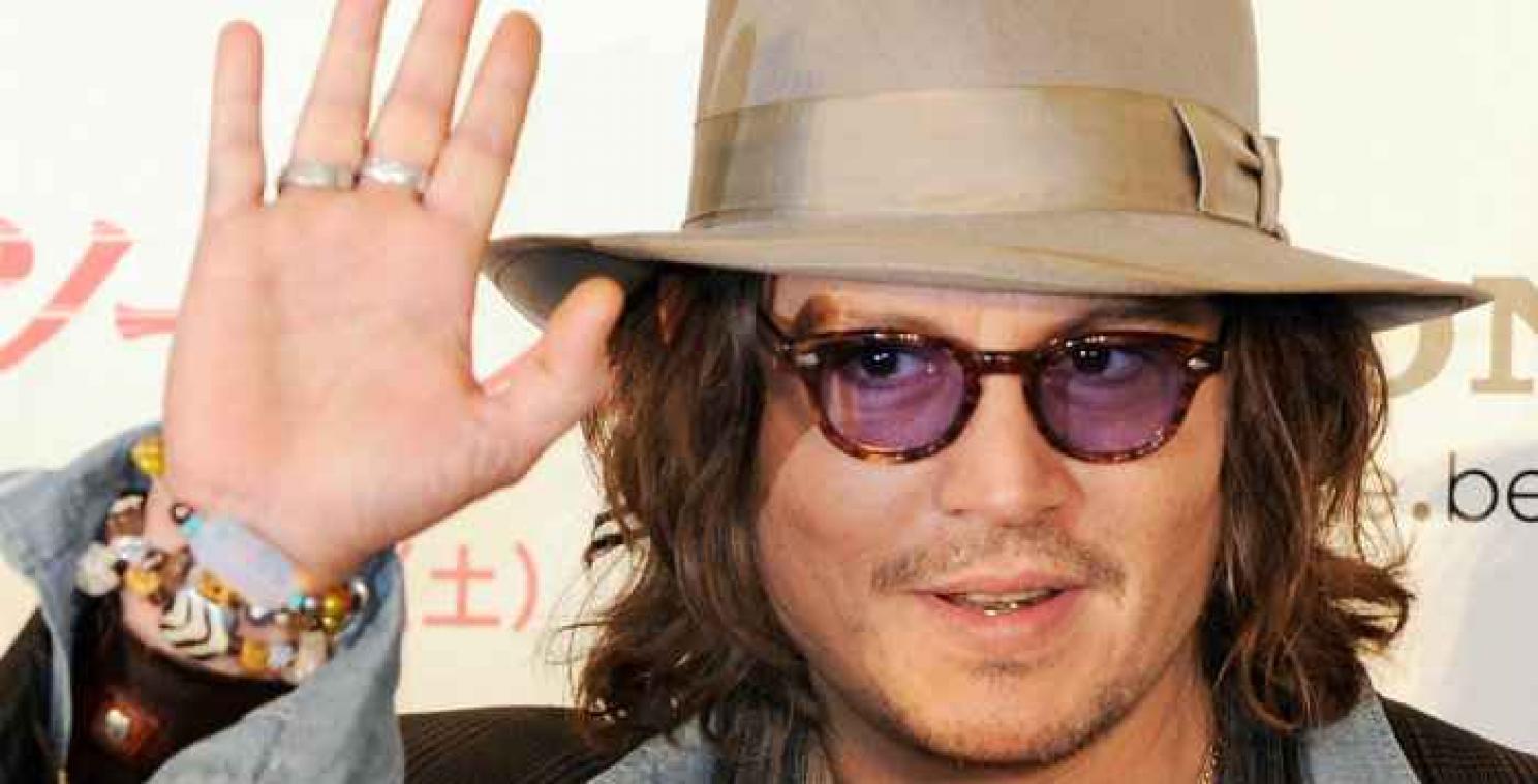 Johnny Depp verschijnt in Disneyland als de Mad Hatter