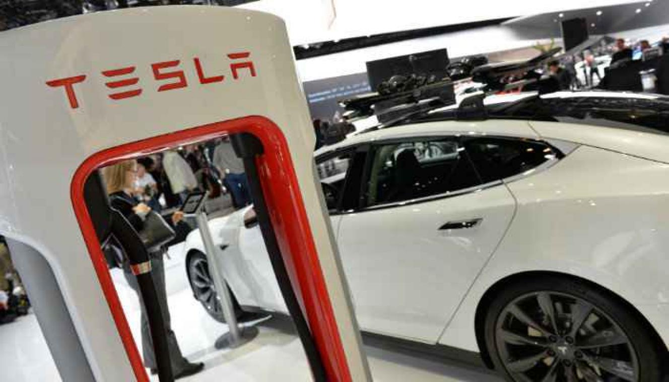 Tesla laat anderen zijn technologie achter elektrische wagens vrij gebruiken
